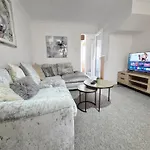 Sherbourne House - Modern 2 Bed Close To Parkway Station And Uwe