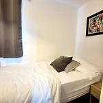 Sherbourne House - Modern 2 Bed Close To Parkway Station And Uwe