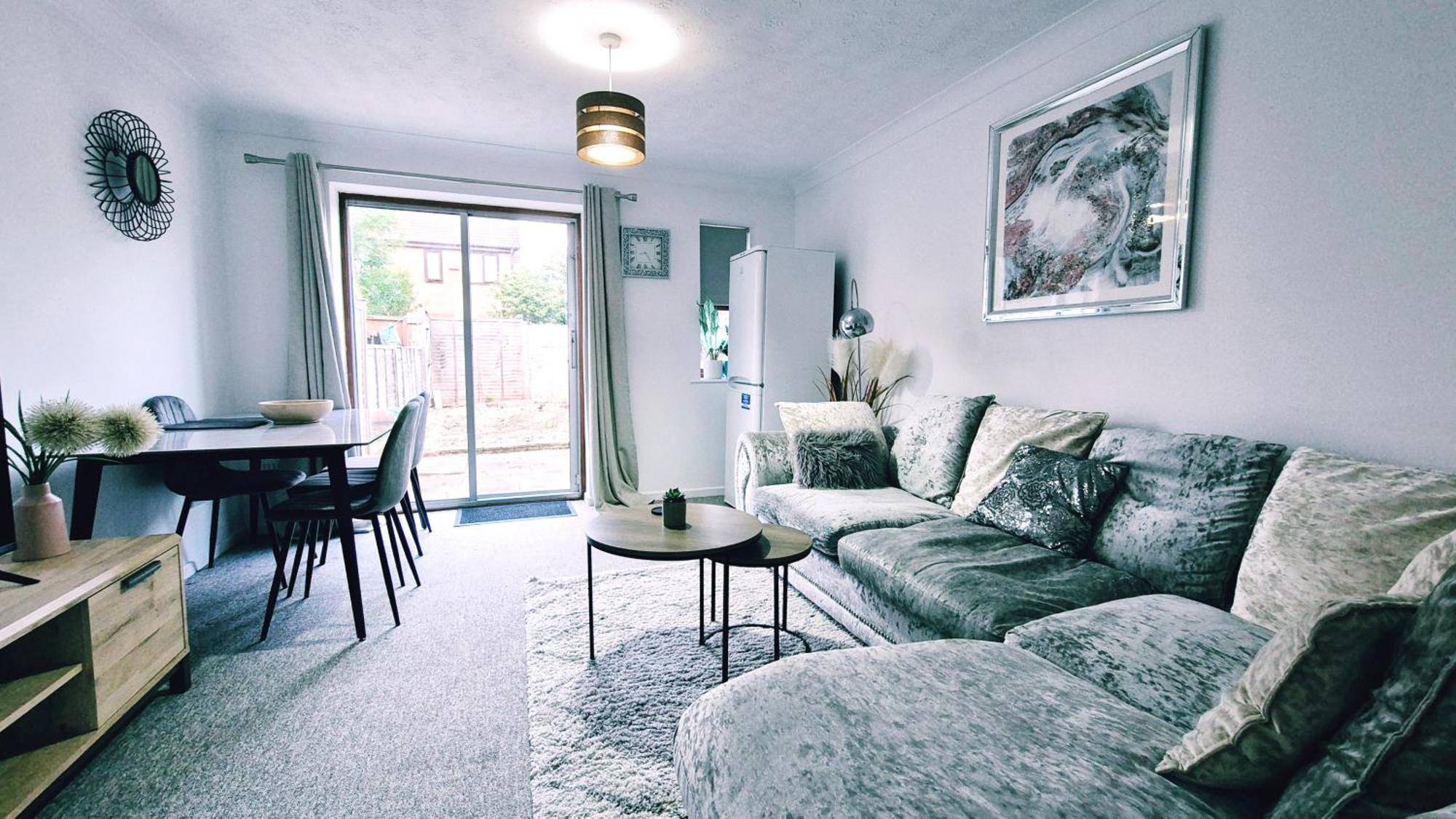 Casa de férias Sherbourne House - Modern 2 Bed Close To Parkway Station And Uwe